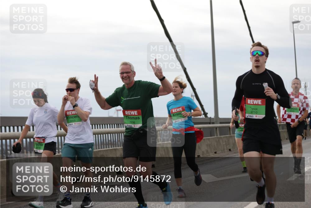 03.10.2025 - Köhlbrandbrückenlauf Jannik Wohlers http://msf.ph/oto/9145872 03.10.2025 15:47:42 Position 1 110, 8005, 7656, 8979, 9710 meine-sportfotos.de