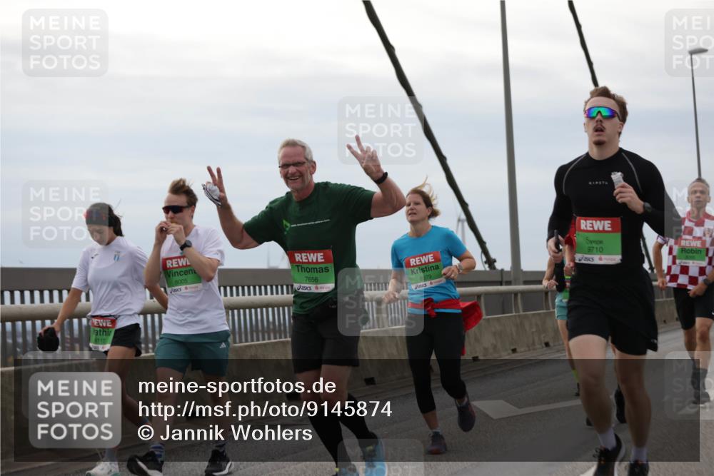 03.10.2025 - Köhlbrandbrückenlauf Jannik Wohlers http://msf.ph/oto/9145874 03.10.2025 15:47:42 Position 1 110, 8005, 7656, 8979, 9710 meine-sportfotos.de