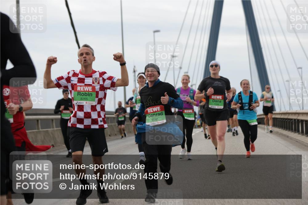 03.10.2025 - Köhlbrandbrückenlauf Jannik Wohlers http://msf.ph/oto/9145879 03.10.2025 15:47:43 Position 1 8265, 9341, 7339 meine-sportfotos.de