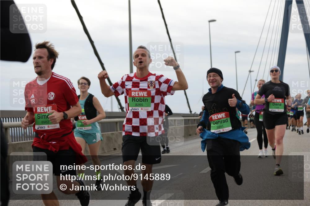 03.10.2025 - Köhlbrandbrückenlauf Jannik Wohlers http://msf.ph/oto/9145889 03.10.2025 15:47:44 Position 1 8265, 9341, 8982, 7339 meine-sportfotos.de