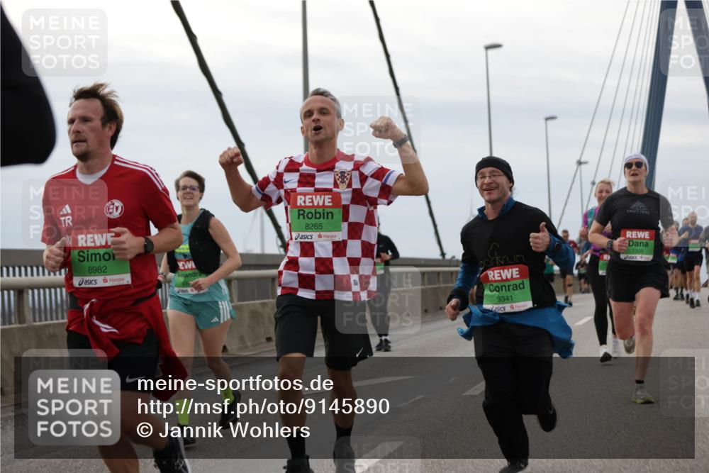 03.10.2025 - Köhlbrandbrückenlauf Jannik Wohlers http://msf.ph/oto/9145890 03.10.2025 15:47:44 Position 1 8982, 8265, 9341, 7339 meine-sportfotos.de