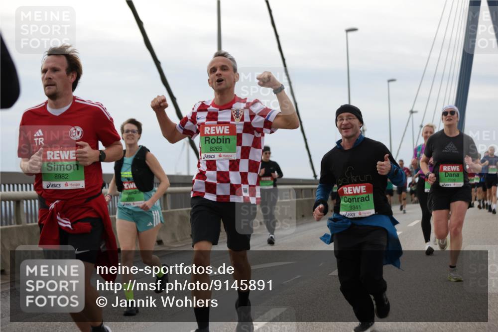 03.10.2025 - Köhlbrandbrückenlauf Jannik Wohlers http://msf.ph/oto/9145891 03.10.2025 15:47:44 Position 1 8982, 8265, 9341, 7339 meine-sportfotos.de