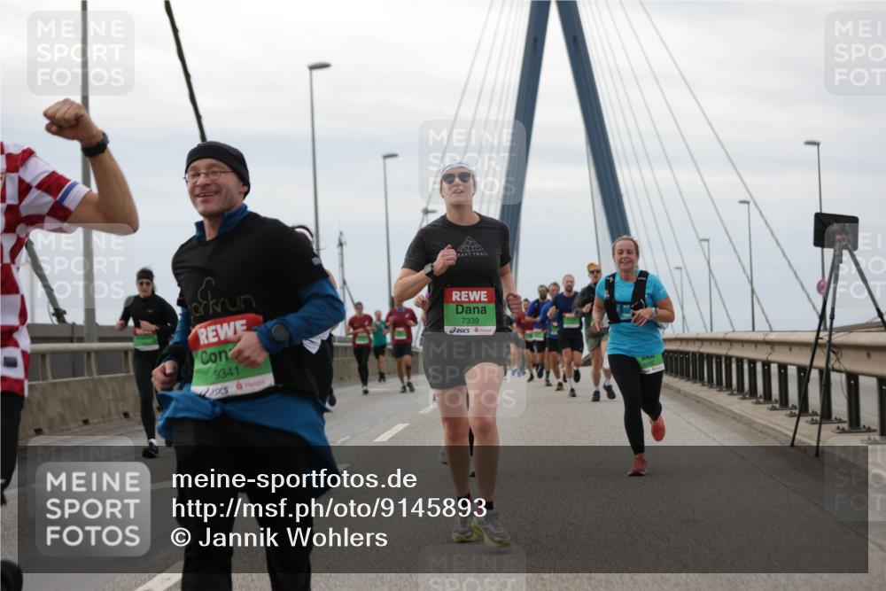03.10.2025 - Köhlbrandbrückenlauf Jannik Wohlers http://msf.ph/oto/9145893 03.10.2025 15:47:45 Position 1 9341, 7339 meine-sportfotos.de