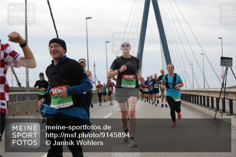 03.10.2025 - Köhlbrandbrückenlauf Jannik Wohlers http://msf.ph/oto/9145894 03.10.2025 15:47:45 Position 1 9341, 7339 meine-sportfotos.de