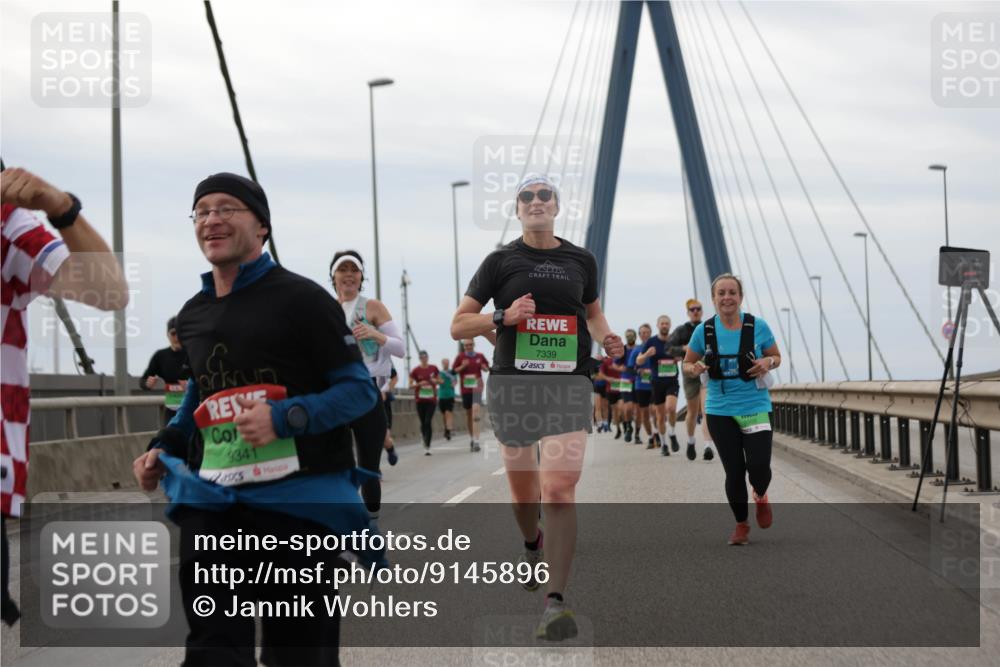 03.10.2025 - Köhlbrandbrückenlauf Jannik Wohlers http://msf.ph/oto/9145896 03.10.2025 15:47:45 Position 1 9341, 7339 meine-sportfotos.de