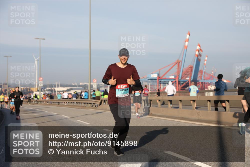 03.10.2025 - Köhlbrandbrückenlauf Yannick Fuchs http://msf.ph/oto/9145898 03.10.2025 08:35:25 Position 2 1421 meine-sportfotos.de