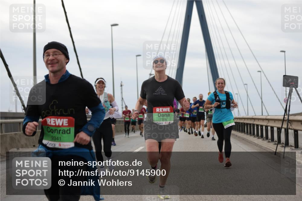 03.10.2025 - Köhlbrandbrückenlauf Jannik Wohlers http://msf.ph/oto/9145900 03.10.2025 15:47:45 Position 1 9341, 7339, 9202 meine-sportfotos.de