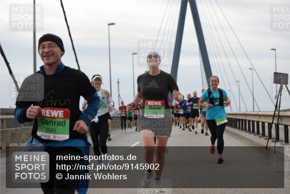 03.10.2025 - Köhlbrandbrückenlauf Jannik Wohlers http://msf.ph/oto/9145902 03.10.2025 15:47:45 Position 1 9341, 7339, 9202 meine-sportfotos.de