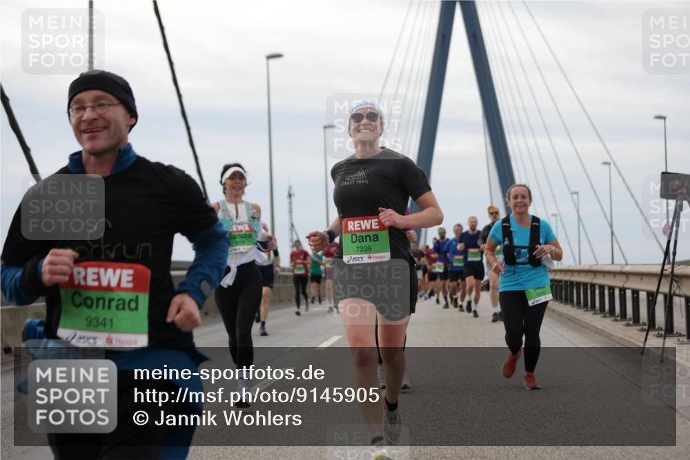 03.10.2025 - Köhlbrandbrückenlauf Jannik Wohlers http://msf.ph/oto/9145905 03.10.2025 15:47:45 Position 1 9341, 7339, 9202 meine-sportfotos.de
