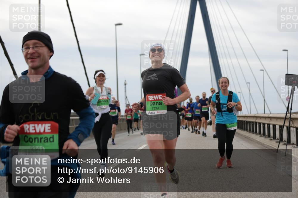 03.10.2025 - Köhlbrandbrückenlauf Jannik Wohlers http://msf.ph/oto/9145906 03.10.2025 15:47:45 Position 1 9341, 9201, 7339, 9202 meine-sportfotos.de