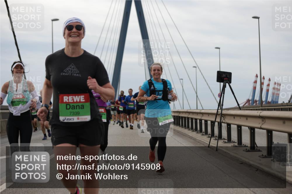 03.10.2025 - Köhlbrandbrückenlauf Jannik Wohlers http://msf.ph/oto/9145908 03.10.2025 15:47:45 Position 1 920, 7339, 9202 meine-sportfotos.de