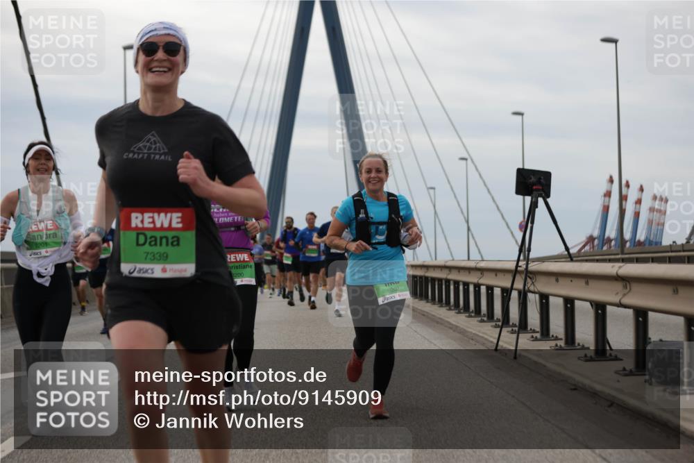 03.10.2025 - Köhlbrandbrückenlauf Jannik Wohlers http://msf.ph/oto/9145909 03.10.2025 15:47:46 Position 1 9201, 7339, 9200, 9202 meine-sportfotos.de