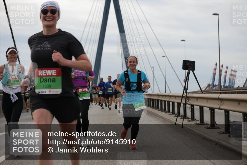 03.10.2025 - Köhlbrandbrückenlauf Jannik Wohlers http://msf.ph/oto/9145910 03.10.2025 15:47:46 Position 1 9201, 7339, 9200, 9202 meine-sportfotos.de