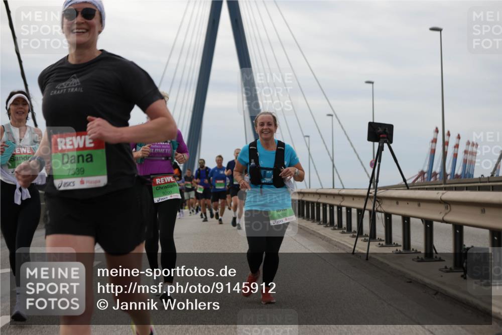 03.10.2025 - Köhlbrandbrückenlauf Jannik Wohlers http://msf.ph/oto/9145912 03.10.2025 15:47:46 Position 1 7339, 9200, 9202 meine-sportfotos.de