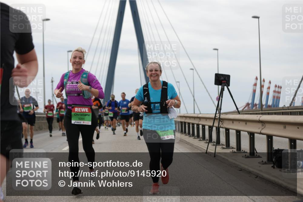 03.10.2025 - Köhlbrandbrückenlauf Jannik Wohlers http://msf.ph/oto/9145920 03.10.2025 15:47:46 Position 1 9200, 9202 meine-sportfotos.de