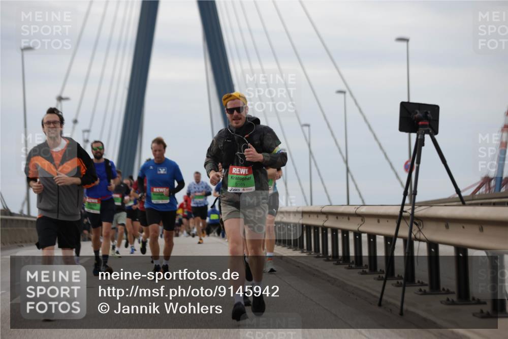 03.10.2025 - Köhlbrandbrückenlauf Jannik Wohlers http://msf.ph/oto/9145942 03.10.2025 15:47:48 Position 1 9169 meine-sportfotos.de