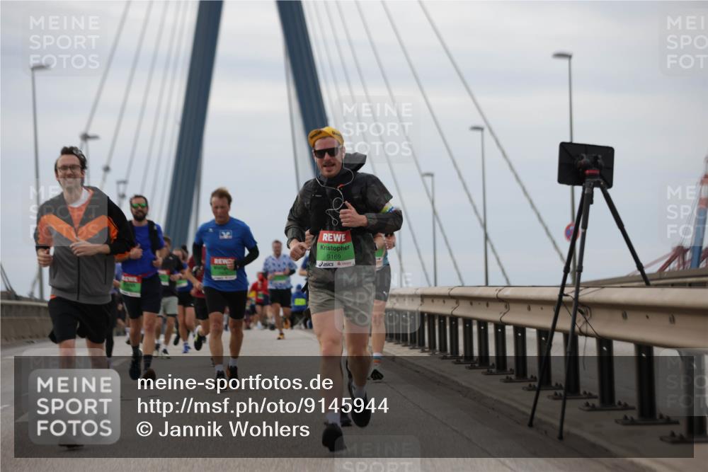 03.10.2025 - Köhlbrandbrückenlauf Jannik Wohlers http://msf.ph/oto/9145944 03.10.2025 15:47:48 Position 1 9169 meine-sportfotos.de