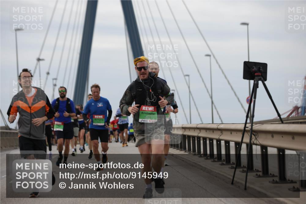 03.10.2025 - Köhlbrandbrückenlauf Jannik Wohlers http://msf.ph/oto/9145949 03.10.2025 15:47:48 Position 1 9169 meine-sportfotos.de