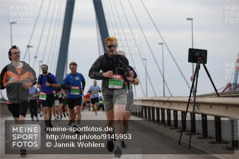 03.10.2025 - Köhlbrandbrückenlauf Jannik Wohlers http://msf.ph/oto/9145953 03.10.2025 15:47:48 Position 1 9169 meine-sportfotos.de