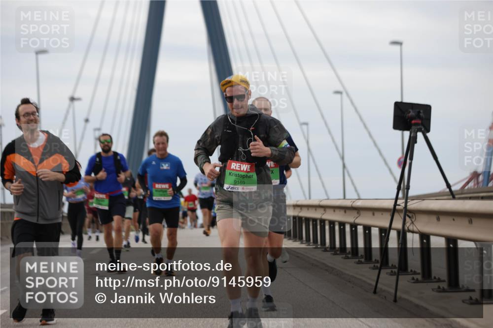 03.10.2025 - Köhlbrandbrückenlauf Jannik Wohlers http://msf.ph/oto/9145959 03.10.2025 15:47:49 Position 1 9169 meine-sportfotos.de