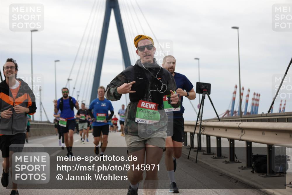 03.10.2025 - Köhlbrandbrückenlauf Jannik Wohlers http://msf.ph/oto/9145971 03.10.2025 15:47:50 Position 1 9169, 88 meine-sportfotos.de