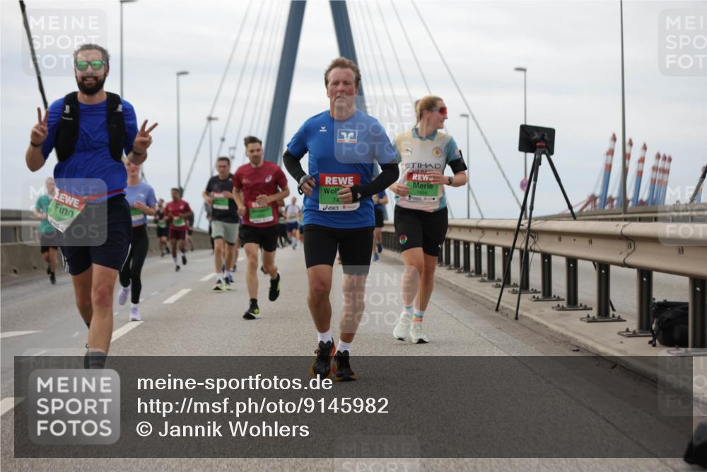 03.10.2025 - Köhlbrandbrückenlauf Jannik Wohlers http://msf.ph/oto/9145982 03.10.2025 15:47:52 Position 1 789, 74, 7654 meine-sportfotos.de