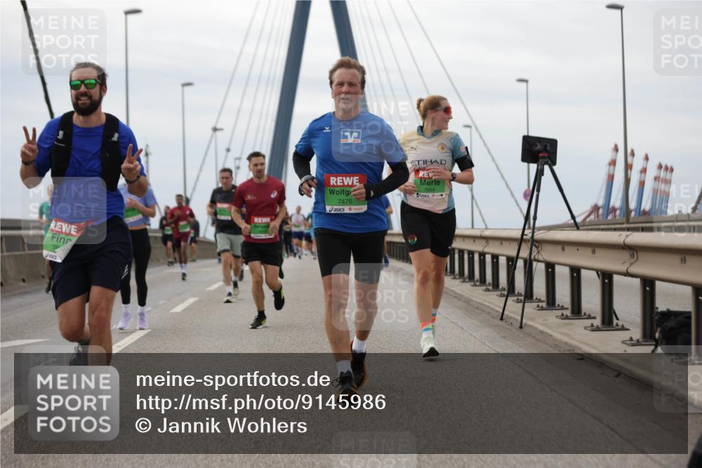 03.10.2025 - Köhlbrandbrückenlauf Jannik Wohlers http://msf.ph/oto/9145986 03.10.2025 15:47:52 Position 1 7476, 7654 meine-sportfotos.de