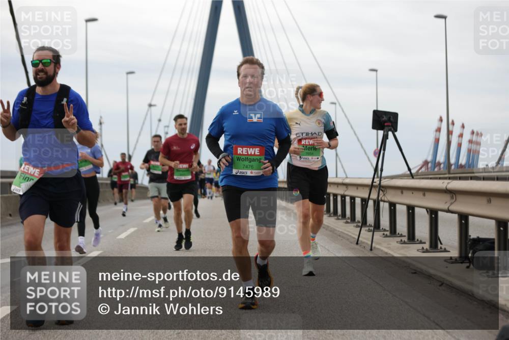 03.10.2025 - Köhlbrandbrückenlauf Jannik Wohlers http://msf.ph/oto/9145989 03.10.2025 15:47:53 Position 1 7476, 7654 meine-sportfotos.de
