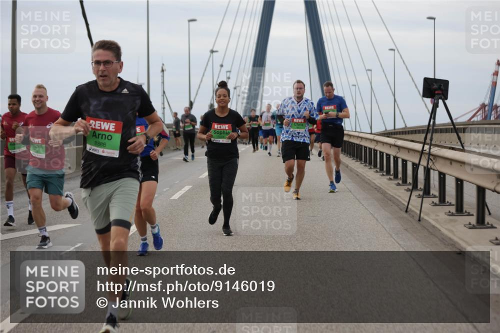 03.10.2025 - Köhlbrandbrückenlauf Jannik Wohlers http://msf.ph/oto/9146019 03.10.2025 15:47:57 Position 1 8888, 7443, 1 meine-sportfotos.de
