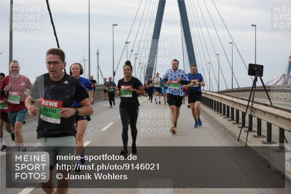 03.10.2025 - Köhlbrandbrückenlauf Jannik Wohlers http://msf.ph/oto/9146021 03.10.2025 15:47:57 Position 1 8778, 8888, 7443 meine-sportfotos.de