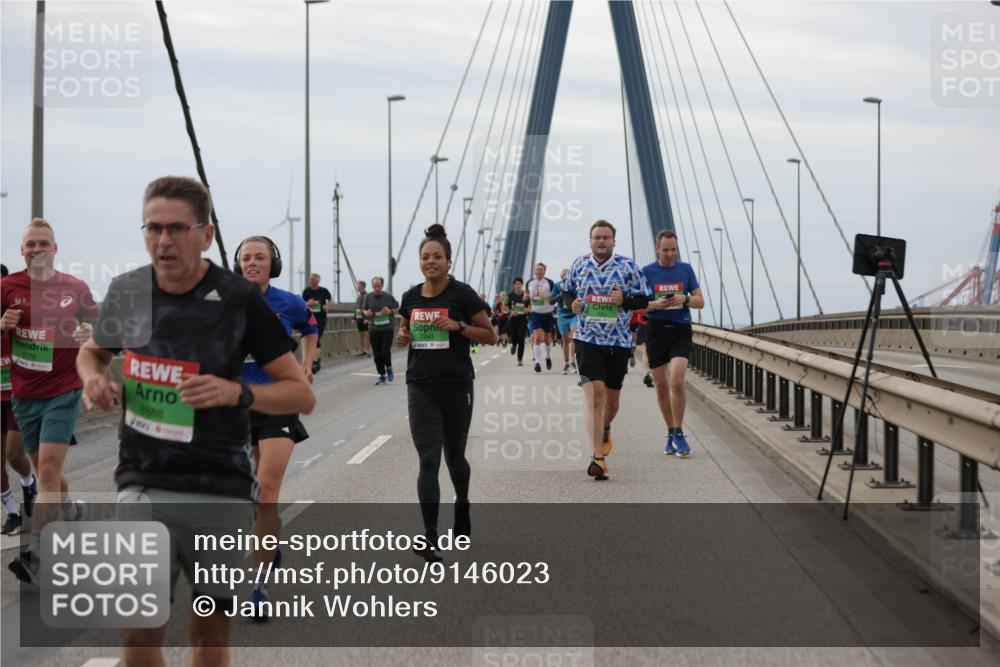 03.10.2025 - Köhlbrandbrückenlauf Jannik Wohlers http://msf.ph/oto/9146023 03.10.2025 15:47:57 Position 1 8778, 8888, 7443 meine-sportfotos.de