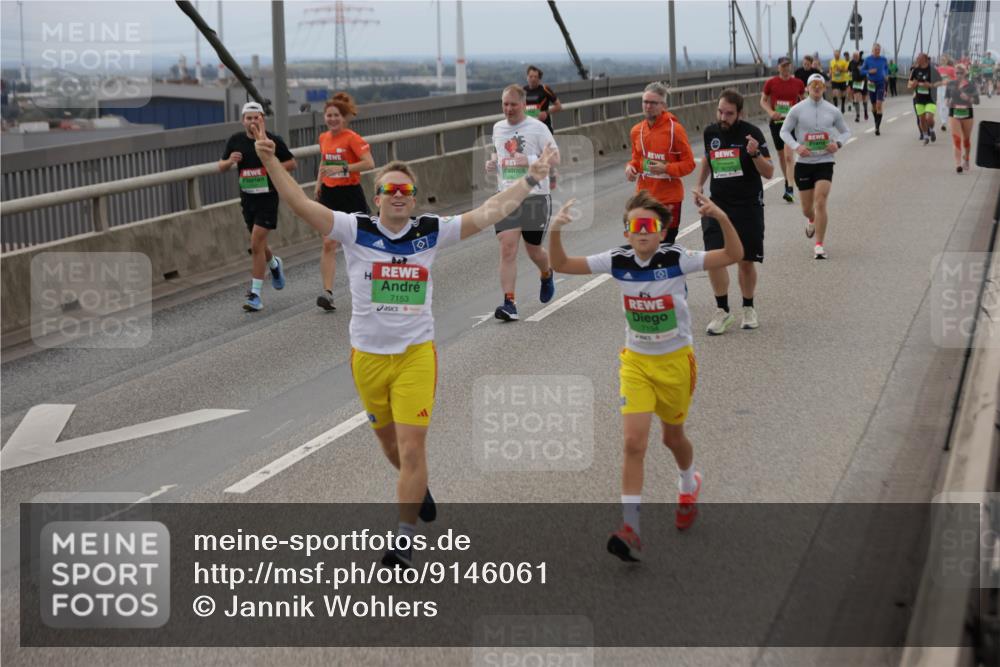 03.10.2025 - Köhlbrandbrückenlauf Jannik Wohlers http://msf.ph/oto/9146061 03.10.2025 15:48:19 Position 1 7153, 7154 meine-sportfotos.de