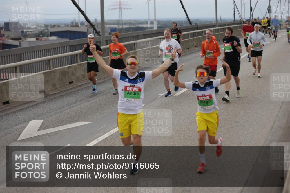 03.10.2025 - Köhlbrandbrückenlauf Jannik Wohlers http://msf.ph/oto/9146065 03.10.2025 15:48:19 Position 1 7153, 7154 meine-sportfotos.de