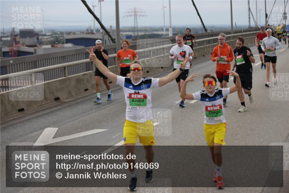 03.10.2025 - Köhlbrandbrückenlauf Jannik Wohlers http://msf.ph/oto/9146069 03.10.2025 15:48:19 Position 1 7153, 7154 meine-sportfotos.de
