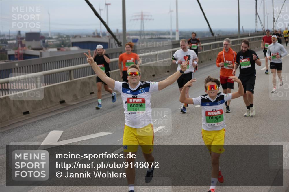 03.10.2025 - Köhlbrandbrückenlauf Jannik Wohlers http://msf.ph/oto/9146072 03.10.2025 15:48:19 Position 1 7153, 7154 meine-sportfotos.de