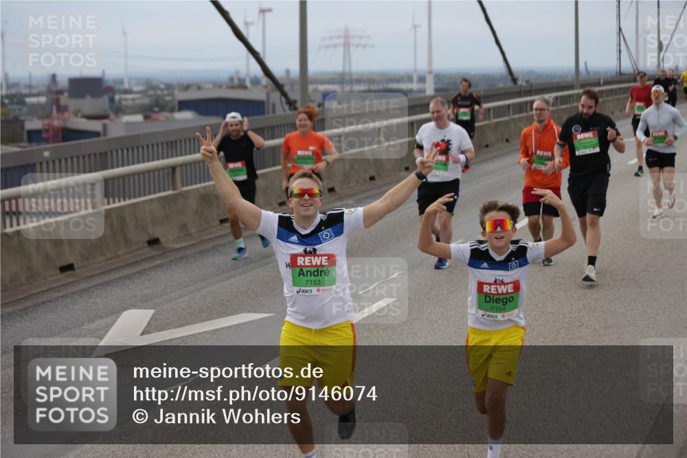 03.10.2025 - Köhlbrandbrückenlauf Jannik Wohlers http://msf.ph/oto/9146074 03.10.2025 15:48:19 Position 1 9677, 7153, 7154 meine-sportfotos.de