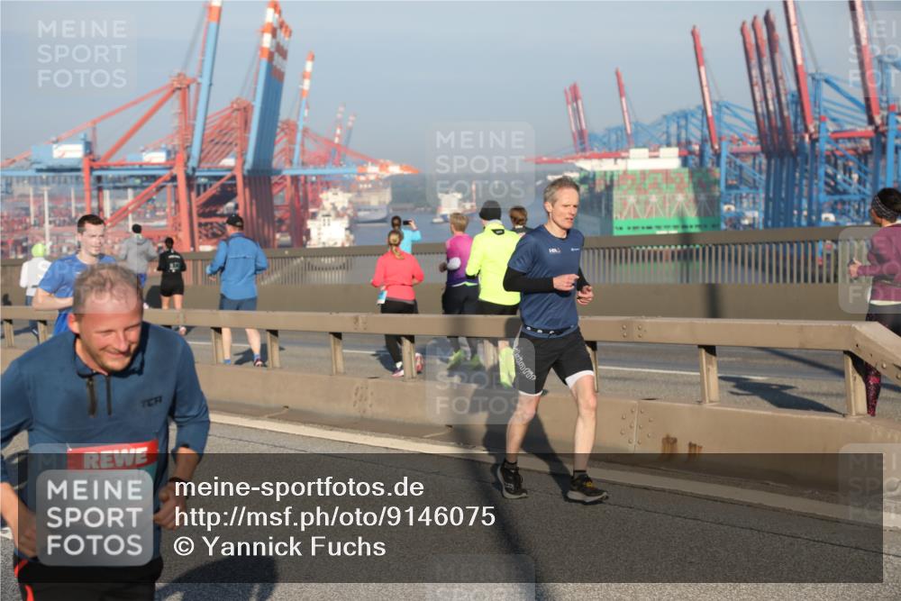 03.10.2025 - Köhlbrandbrückenlauf Yannick Fuchs http://msf.ph/oto/9146075 03.10.2025 08:35:49 Position 2 1265 meine-sportfotos.de