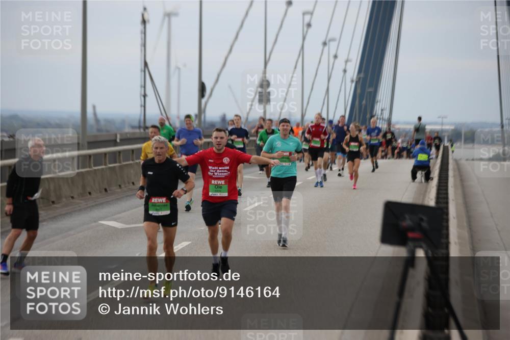 03.10.2025 - Köhlbrandbrückenlauf Jannik Wohlers http://msf.ph/oto/9146164 03.10.2025 15:48:37 Position 1 9334 meine-sportfotos.de