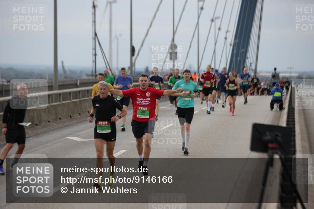 03.10.2025 - Köhlbrandbrückenlauf Jannik Wohlers http://msf.ph/oto/9146166 03.10.2025 15:48:37 Position 1 9334 meine-sportfotos.de