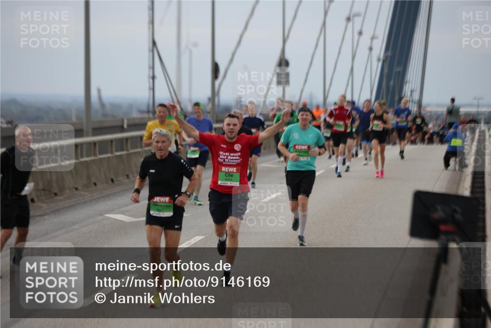 03.10.2025 - Köhlbrandbrückenlauf Jannik Wohlers http://msf.ph/oto/9146169 03.10.2025 15:48:37 Position 1 8901, 9334 meine-sportfotos.de