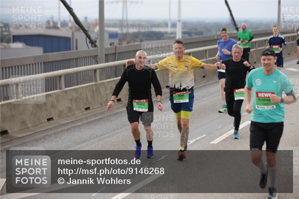 03.10.2025 - Köhlbrandbrückenlauf Jannik Wohlers http://msf.ph/oto/9146268 03.10.2025 15:48:43 Position 1 9300, 9304, 7488 meine-sportfotos.de