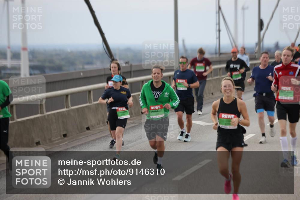 03.10.2025 - Köhlbrandbrückenlauf Jannik Wohlers http://msf.ph/oto/9146310 03.10.2025 15:48:47 Position 1 7697 meine-sportfotos.de
