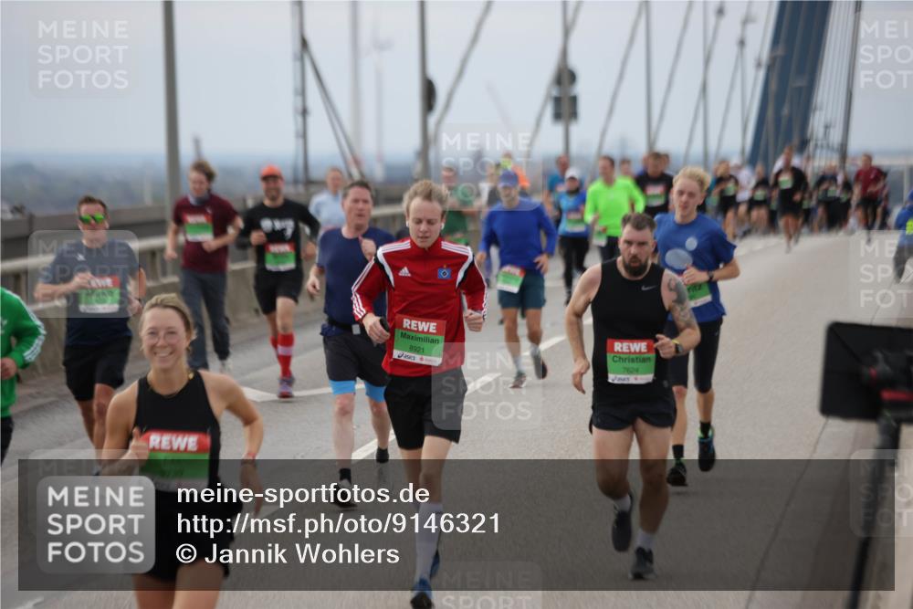 03.10.2025 - Köhlbrandbrückenlauf Jannik Wohlers http://msf.ph/oto/9146321 03.10.2025 15:48:49 Position 1 9739, 8921, 7624 meine-sportfotos.de