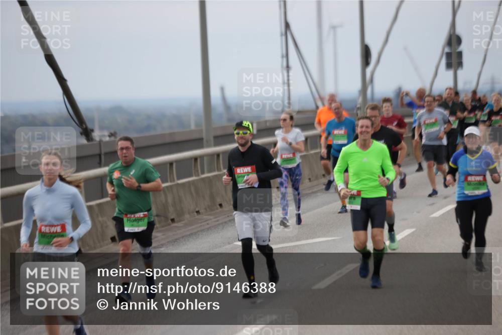 03.10.2025 - Köhlbrandbrückenlauf Jannik Wohlers http://msf.ph/oto/9146388 03.10.2025 15:48:56 Position 1  meine-sportfotos.de