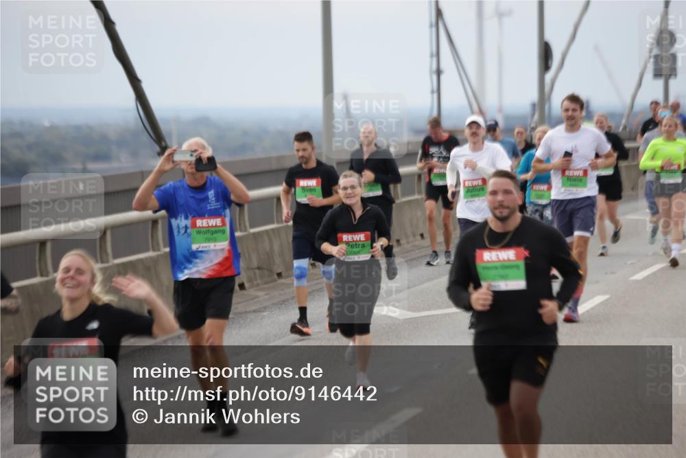 03.10.2025 - Köhlbrandbrückenlauf Jannik Wohlers http://msf.ph/oto/9146442 03.10.2025 15:49:08 Position 1 7910, 7326 meine-sportfotos.de