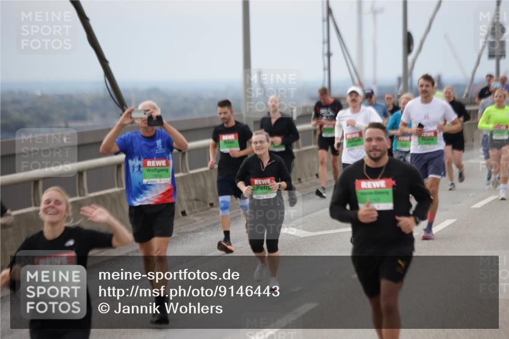 03.10.2025 - Köhlbrandbrückenlauf Jannik Wohlers http://msf.ph/oto/9146443 03.10.2025 15:49:08 Position 1 9706, 7910, 7326 meine-sportfotos.de