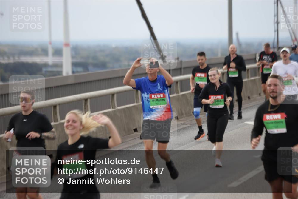 03.10.2025 - Köhlbrandbrückenlauf Jannik Wohlers http://msf.ph/oto/9146447 03.10.2025 15:49:09 Position 1 7910 meine-sportfotos.de