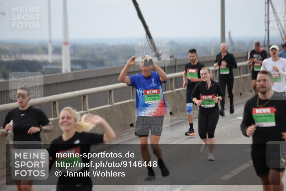 03.10.2025 - Köhlbrandbrückenlauf Jannik Wohlers http://msf.ph/oto/9146448 03.10.2025 15:49:09 Position 1 7910, 7326 meine-sportfotos.de
