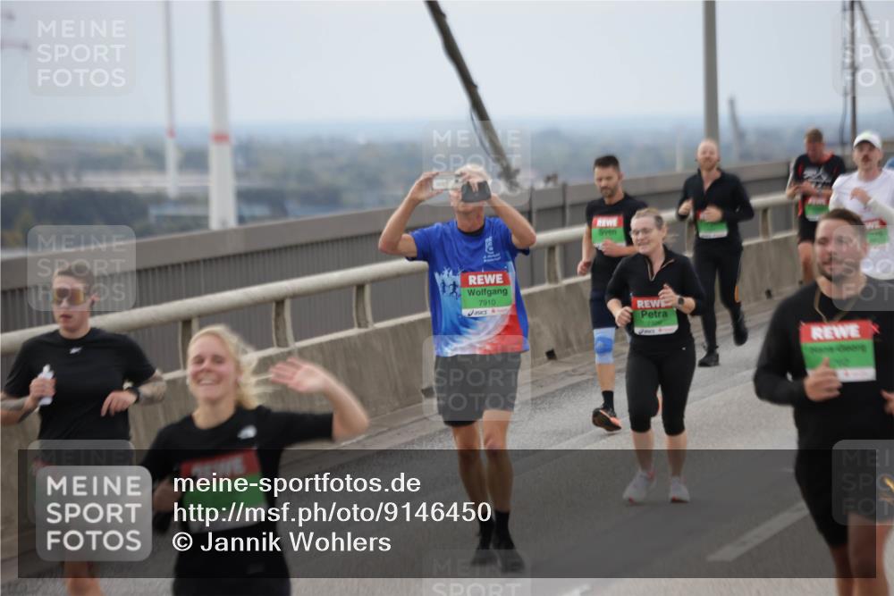 03.10.2025 - Köhlbrandbrückenlauf Jannik Wohlers http://msf.ph/oto/9146450 03.10.2025 15:49:09 Position 1 7910 meine-sportfotos.de