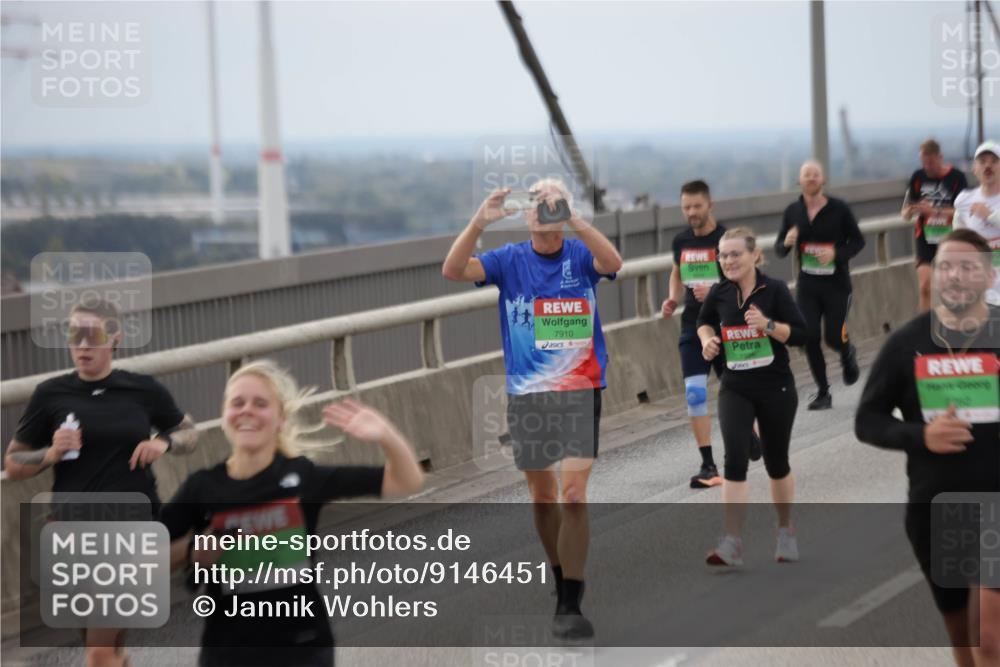 03.10.2025 - Köhlbrandbrückenlauf Jannik Wohlers http://msf.ph/oto/9146451 03.10.2025 15:49:09 Position 1 7910 meine-sportfotos.de
